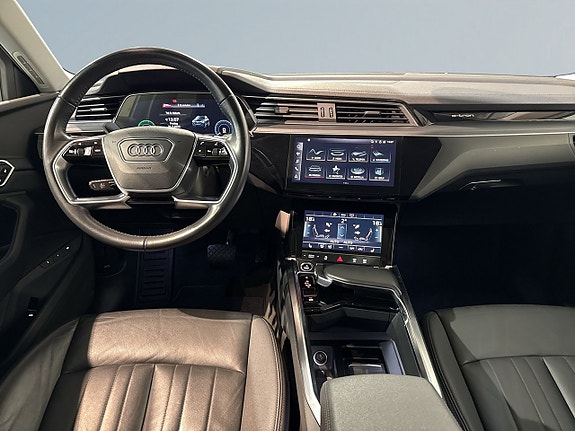 Audi e-tron 8 of 20