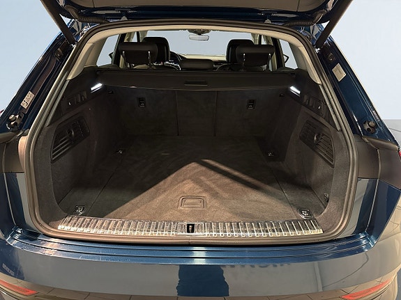 Audi e-tron 12 of 20