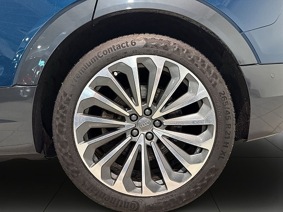 Audi e-tron 14 of 20
