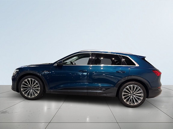 Audi e-tron 4 of 20
