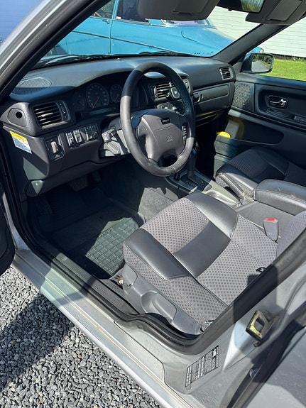 Volvo V70 2 of 5