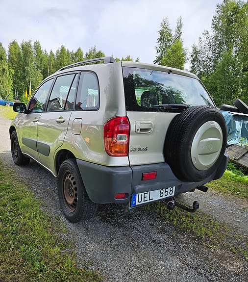 Toyota RAV4 2 of 5