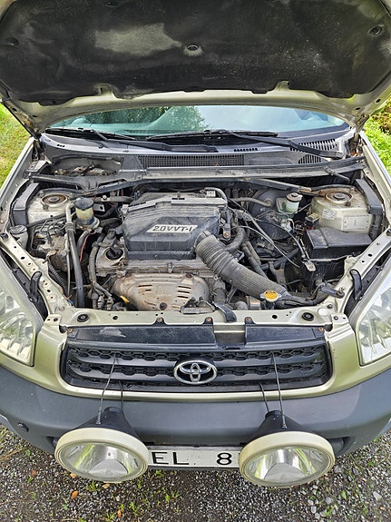 Toyota RAV4 4 of 5