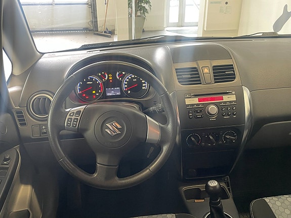 Suzuki SX4 2 of 4