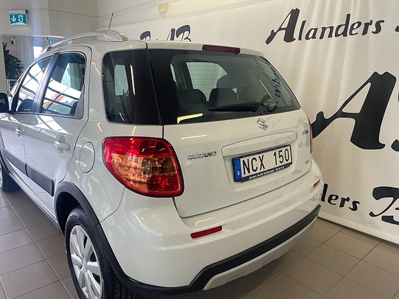 Suzuki SX4 3 of 4