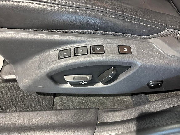 Volvo XC60 12 of 17