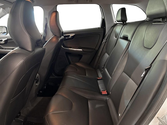 Volvo XC60 7 of 17