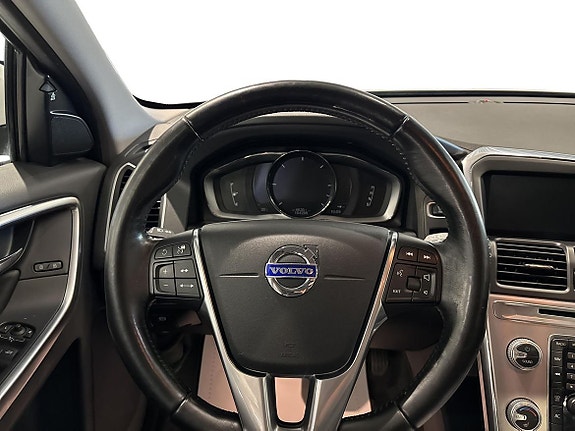 Volvo XC60 9 of 17