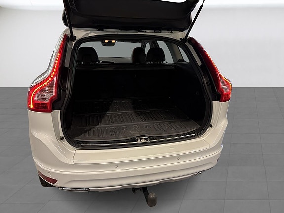 Volvo XC60 10 of 17