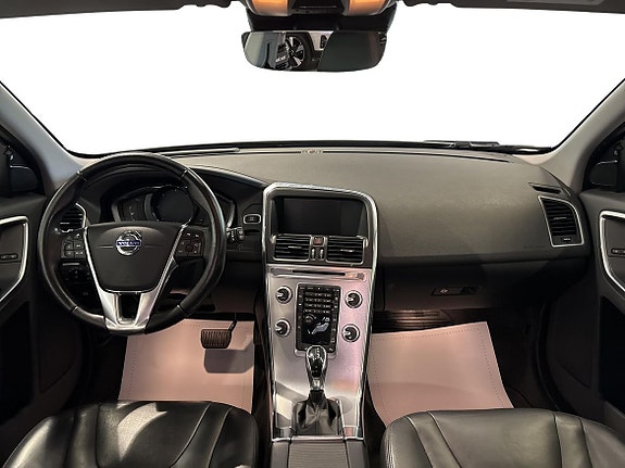 Volvo XC60 8 of 17