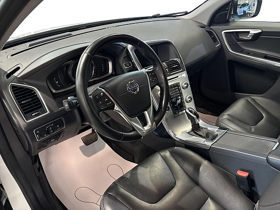 Volvo XC60 6 of 17