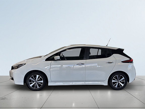 Nissan Leaf 4 of 5