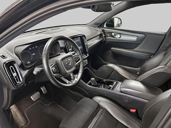 Volvo XC40 13 of 20