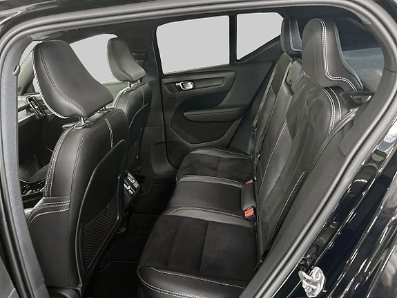 Volvo XC40 10 of 20