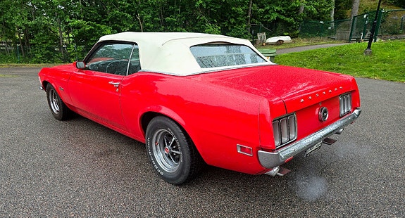 Ford Mustang 3 of 5