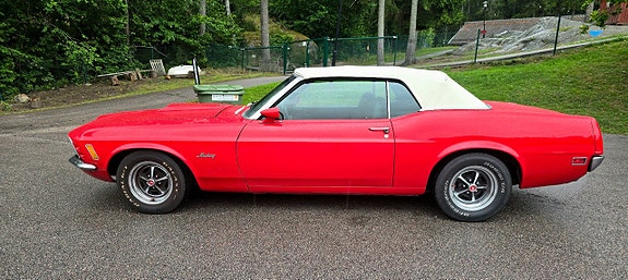 Ford Mustang 2 of 5