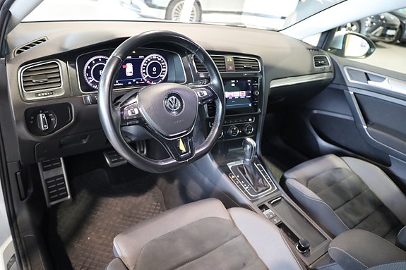 Volkswagen Golf Alltrack 9 of 14