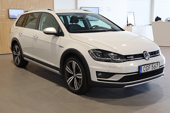 Volkswagen Golf Alltrack 3 of 5