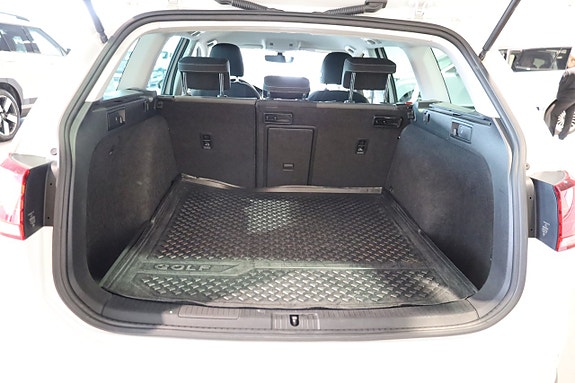 Volkswagen Golf Alltrack 11 of 14
