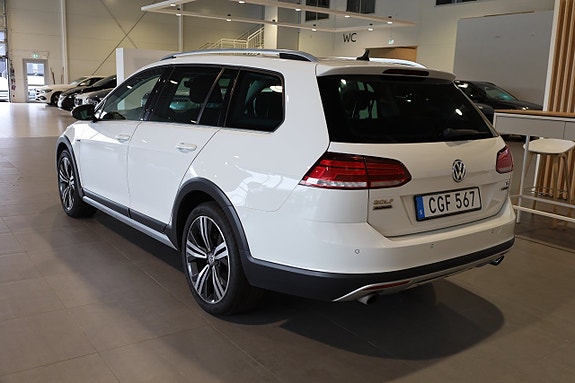Volkswagen Golf Alltrack 5 of 5