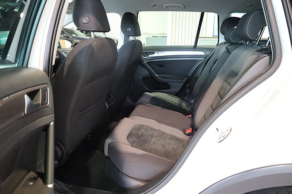 Volkswagen Golf Alltrack 10 of 14