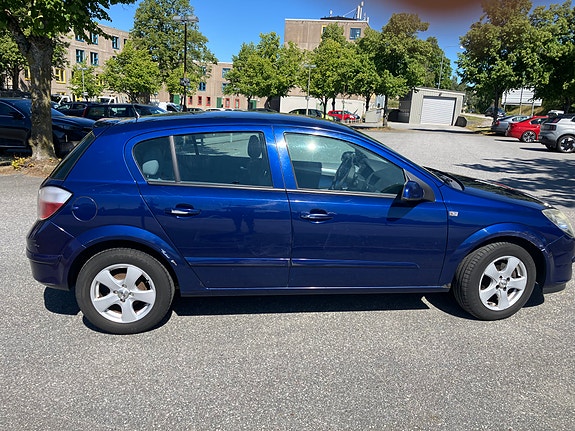 Opel Astra 2 of 4