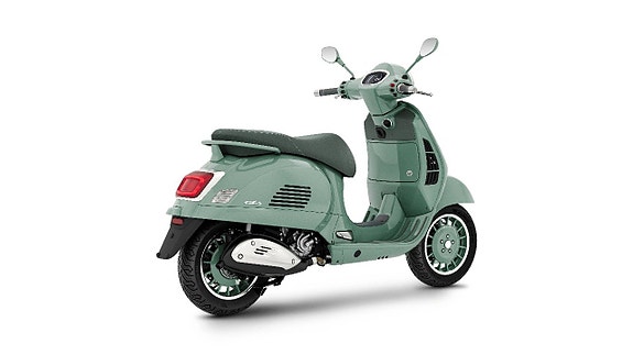 Vespa GTS 310 80th 3 of 5