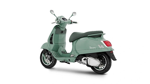 Vespa GTS 310 80th 6 of 13