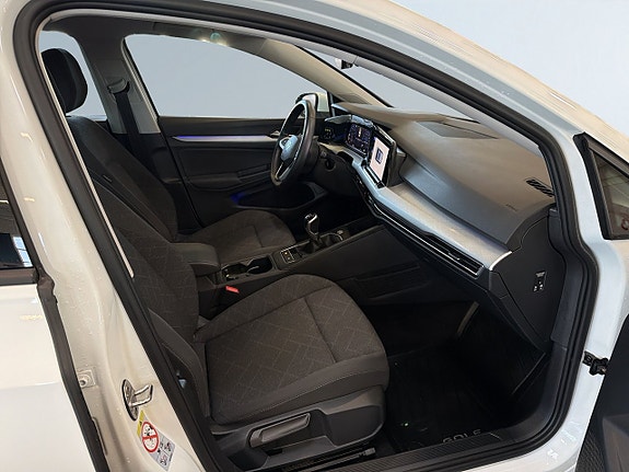 Volkswagen Golf VIII 10 of 20