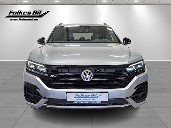 Volkswagen Touareg 2 of 5