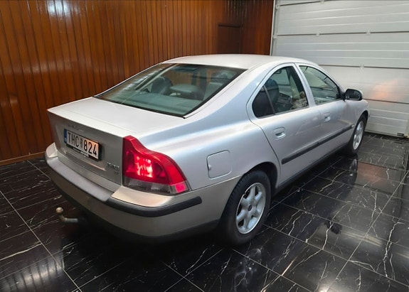 Volvo S60 3 of 5