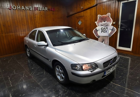 Volvo S60 2 of 5