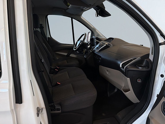 Ford Custom Tourneo 10 of 19