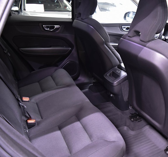 Volvo XC60 13 of 21