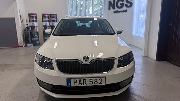 Skoda Octavia 2 of 18