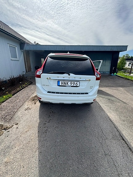 Volvo XC60 2 of 5