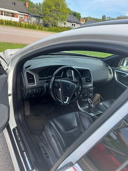 Volvo XC60 6 of 8