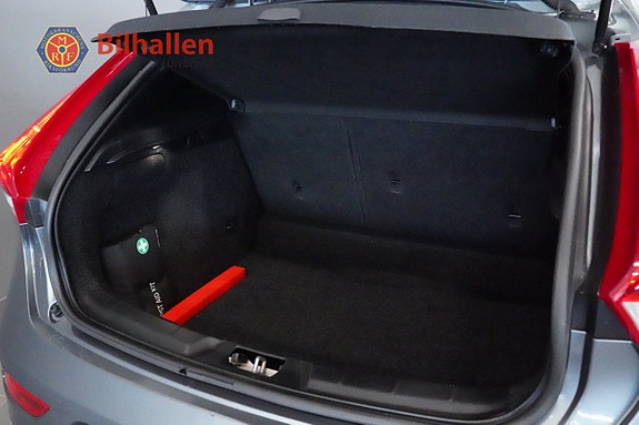 Volvo V40 10 of 17