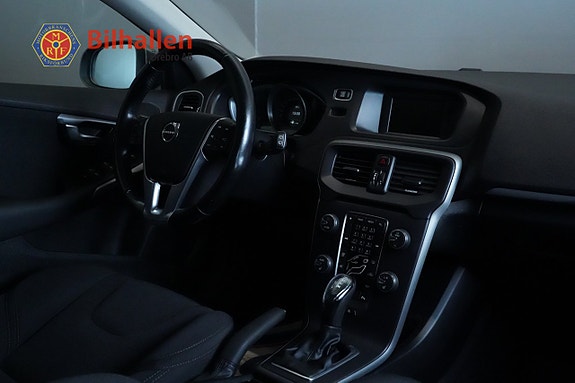 Volvo V40 4 of 17