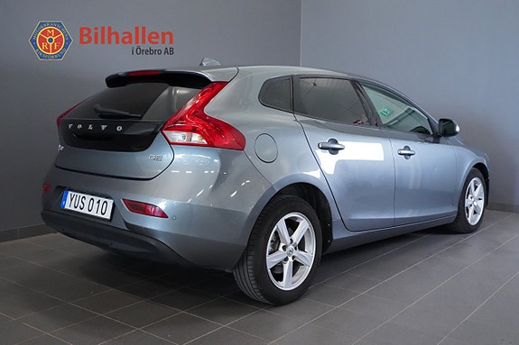 Volvo V40 2 of 17