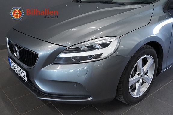 Volvo V40 3 of 17