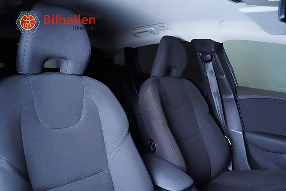 Volvo V40 11 of 17