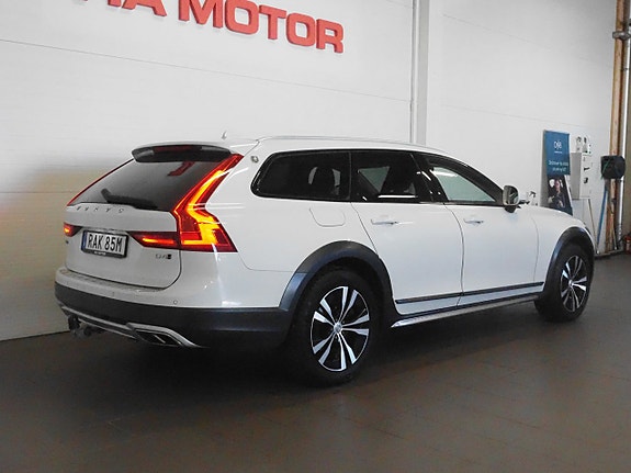 Volvo V90 Cross Country 5 of 26