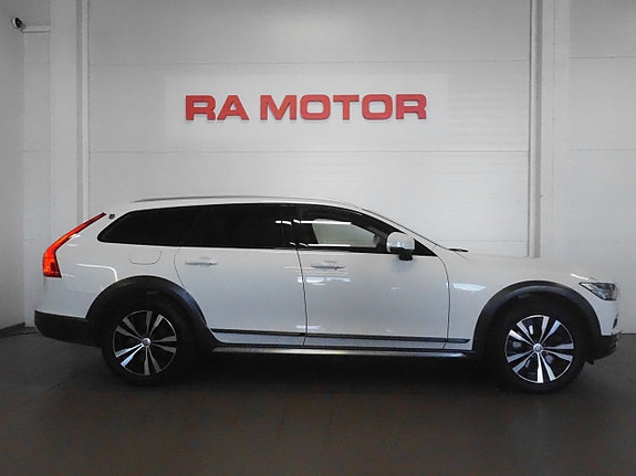 Volvo V90 Cross Country 4 of 26