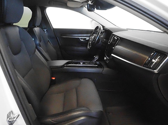 Volvo V90 Cross Country 10 of 26