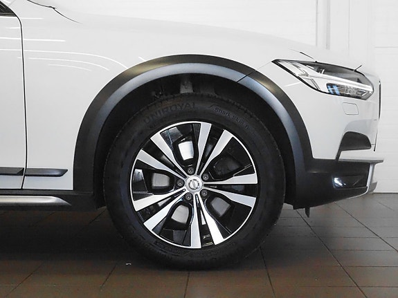 Volvo V90 Cross Country 7 of 26