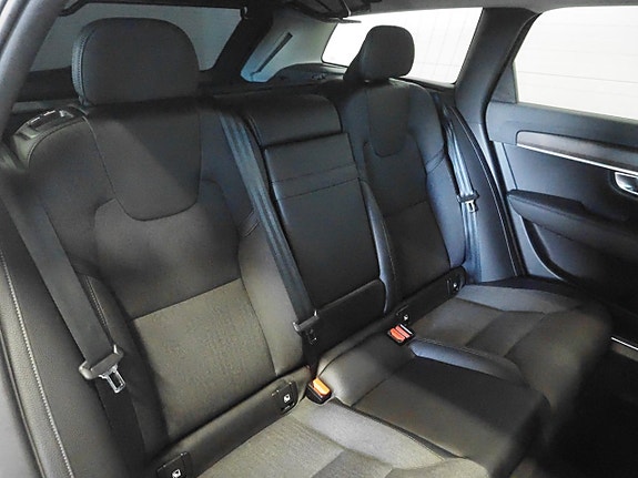 Volvo V90 Cross Country 18 of 26