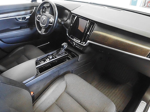 Volvo V90 Cross Country 11 of 26