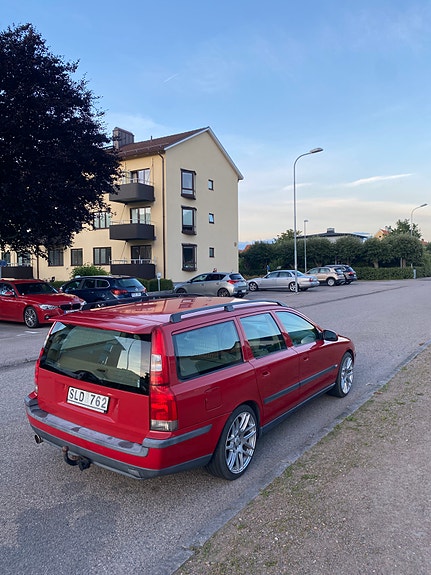 Volvo V70 3 of 4
