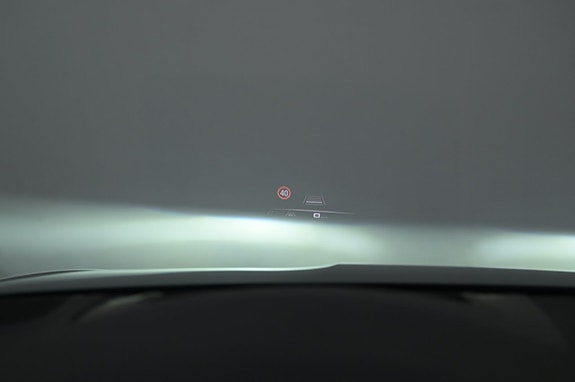 Porsche Cayenne 9 of 27